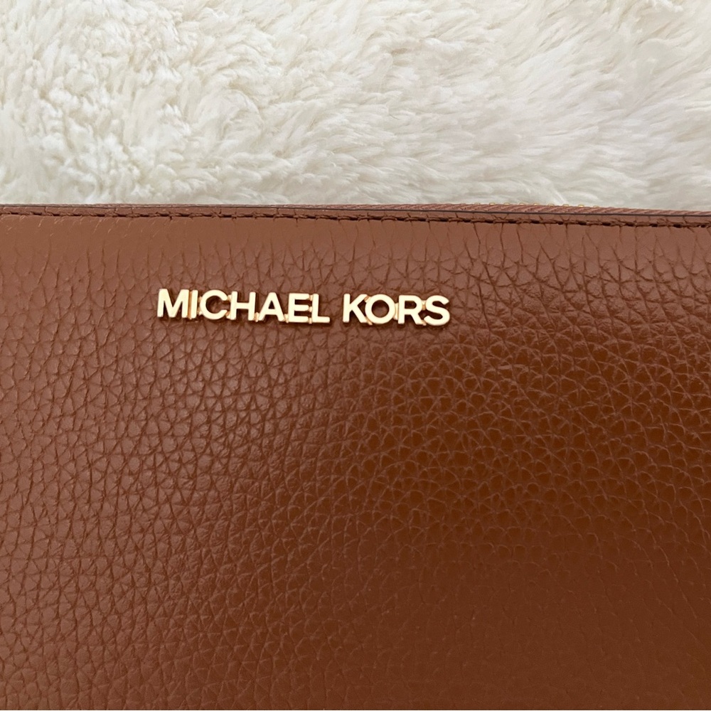 BUNDLE.  Michael Kors Brown Leather Zip Wallet Wristlet 8x4 EUC No callouts - Picture 2 of 9